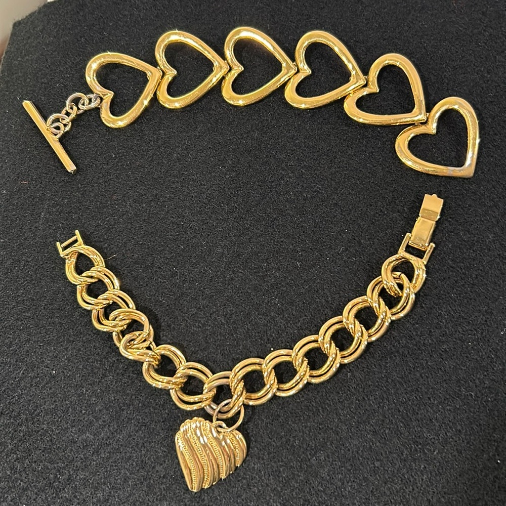 Heart bracelet bundle. Who loves hearts?❤️